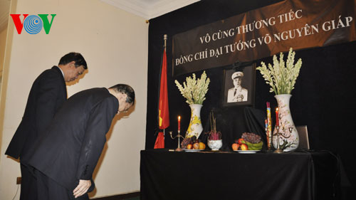 Embajadas vietnamitas en ultramar rinden homenaje al general Vo Nguyen Giap